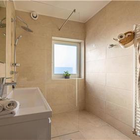 5 bedroom villa with pool near Crikvenica, sleeps 10